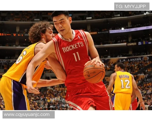 姚明巧妙运用声东击西策略提升篮球战术水平的教学探讨