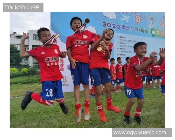 足球明星儿童训练服助力小球员梦想成真提升技能与自信心的最佳选择 足球明星儿童训练服助力小球员梦想成真提升技能与自信心的最佳选择